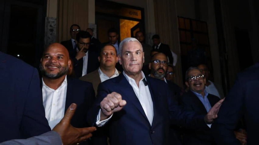Gonzalo Castillo es descargado en Caso Calamar y relanza su candidatura presidencial para 2028
