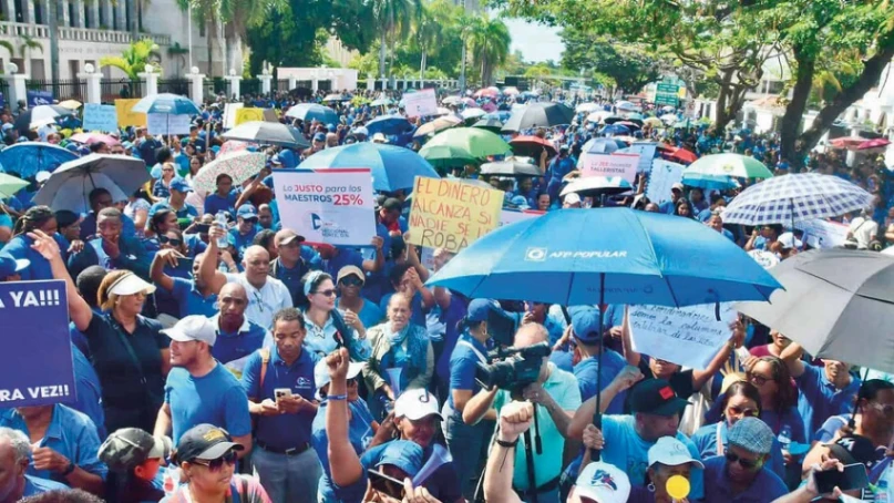 Diputados enfilan contra paros docentes: proponen descontar salario a maestros por huelgas