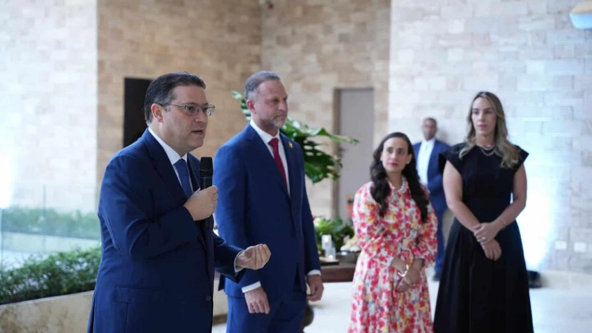 Sanz Lovatón reúne a embajadores y expone récord de US$5,032 millones en IED en medio de tensiones con Washington
