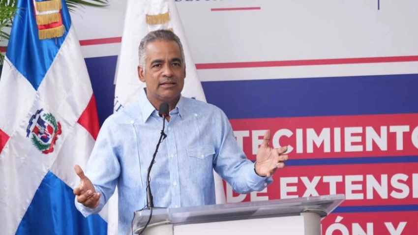 Energía y Minas entrega proyecto de electrificación en Tamayo y anuncia millonaria inversión para Bahoruco