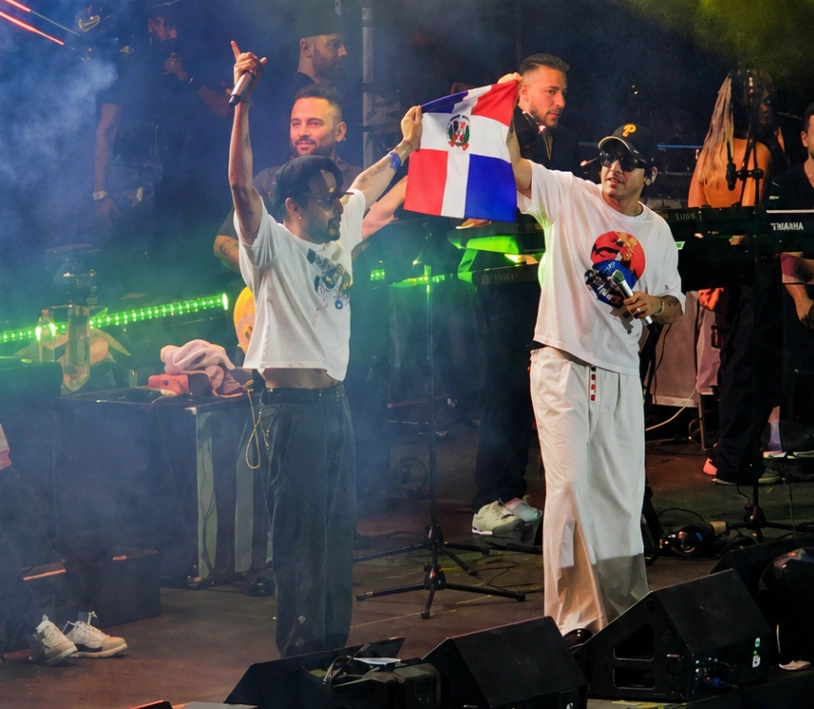 Servando y Florentino sellan un pacto de nostalgia y hermandad en un histórico concierto en Santo Domingo