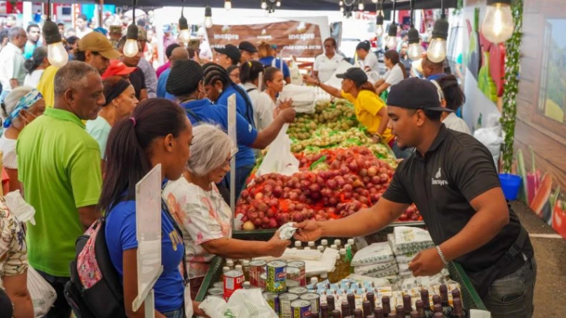 El costo de la vida asfixia: la inflación rompe la meta oficial y eleva la canasta básica a más de 49,000 pesos