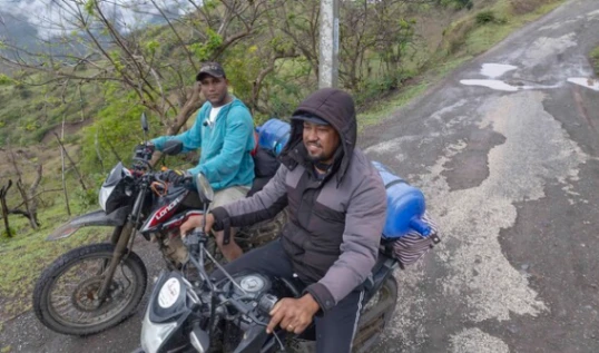 La odisea de la tiza en las nubes: las precarias condiciones de la docencia en la Cordillera Central