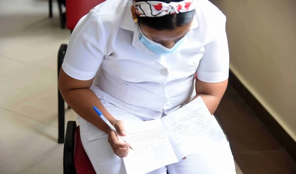 Éxodo de enfermeras precariza los hospitales dominicanos ante ofertas laborales de EE. UU. y Europa