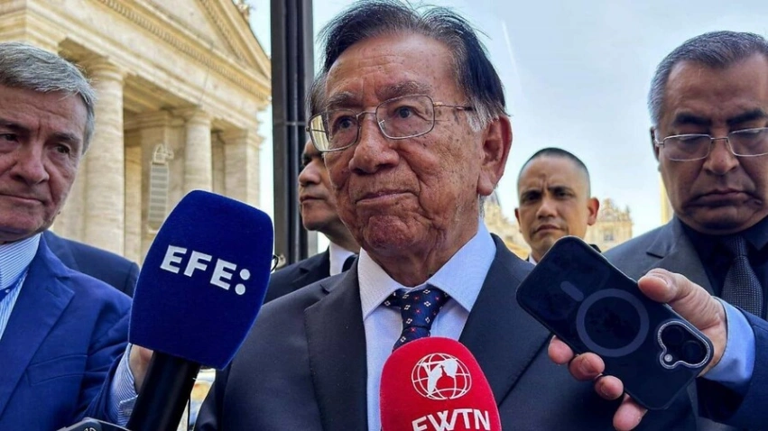El presidente interino de Perú asegura que entregará el poder el 28 de julio "con ejemplo de honradez"
