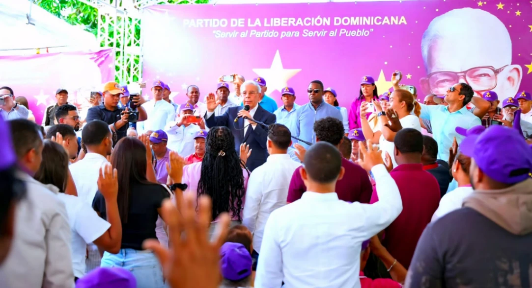 Danilo Medina advierte que una nueva reforma fiscal golpeará la economía de la clase media y los sectores vulnerables
