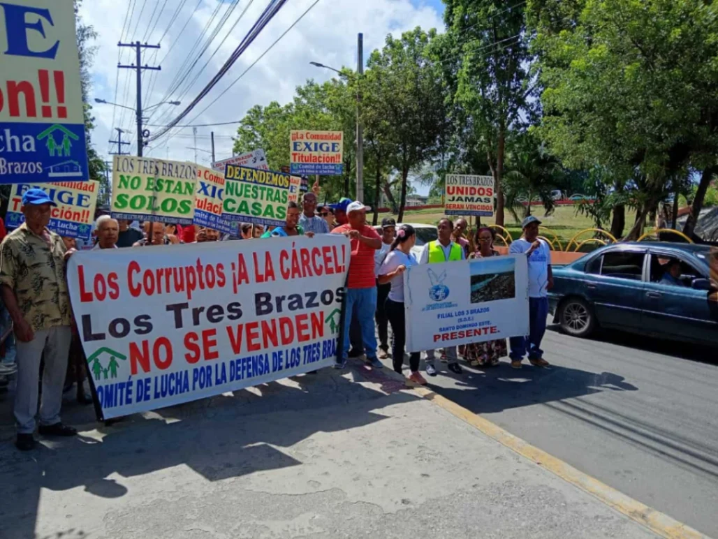 Los Tres Brazos vuelve a las calles: exigen títulos de propiedad y el fin de los apagones