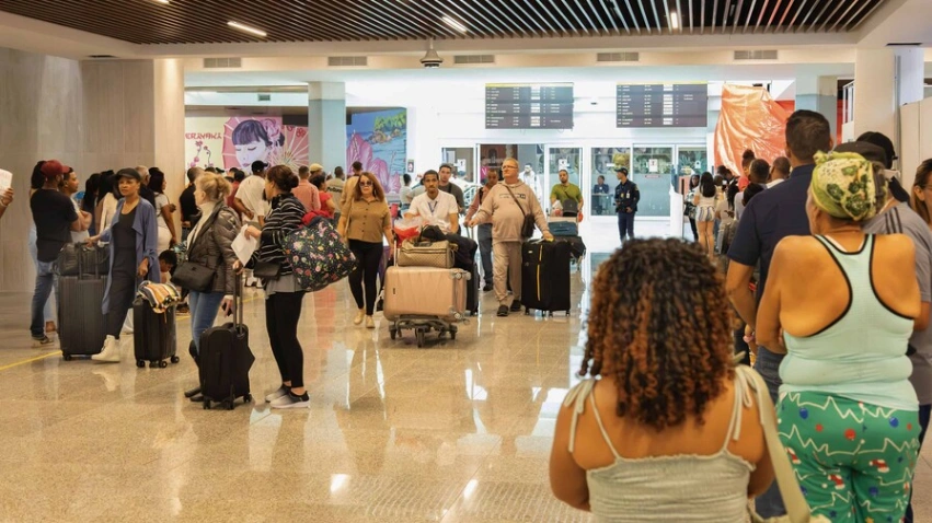 Los dominicanos en el exterior todavía deben pagar la tarjeta de turista y tramitar su reembolso ante la DGII