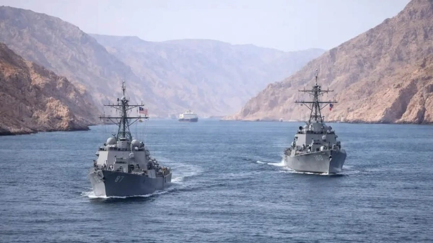 Donald Trump desafía el anuncio de Irán y afirma que Estados Unidos mantiene el "control total" del estrecho de Ormuz