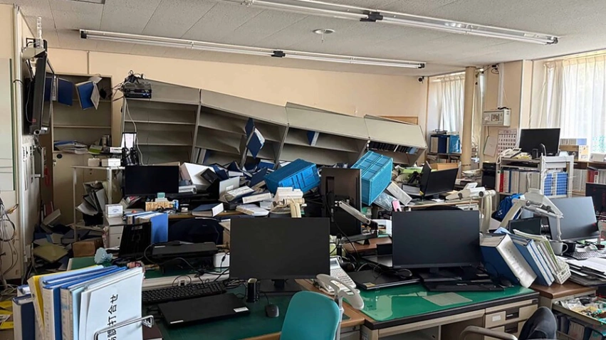 Japón resiste un fuerte sismo de magnitud 6.9 que deja cinco heridos y activa las alertas de transporte