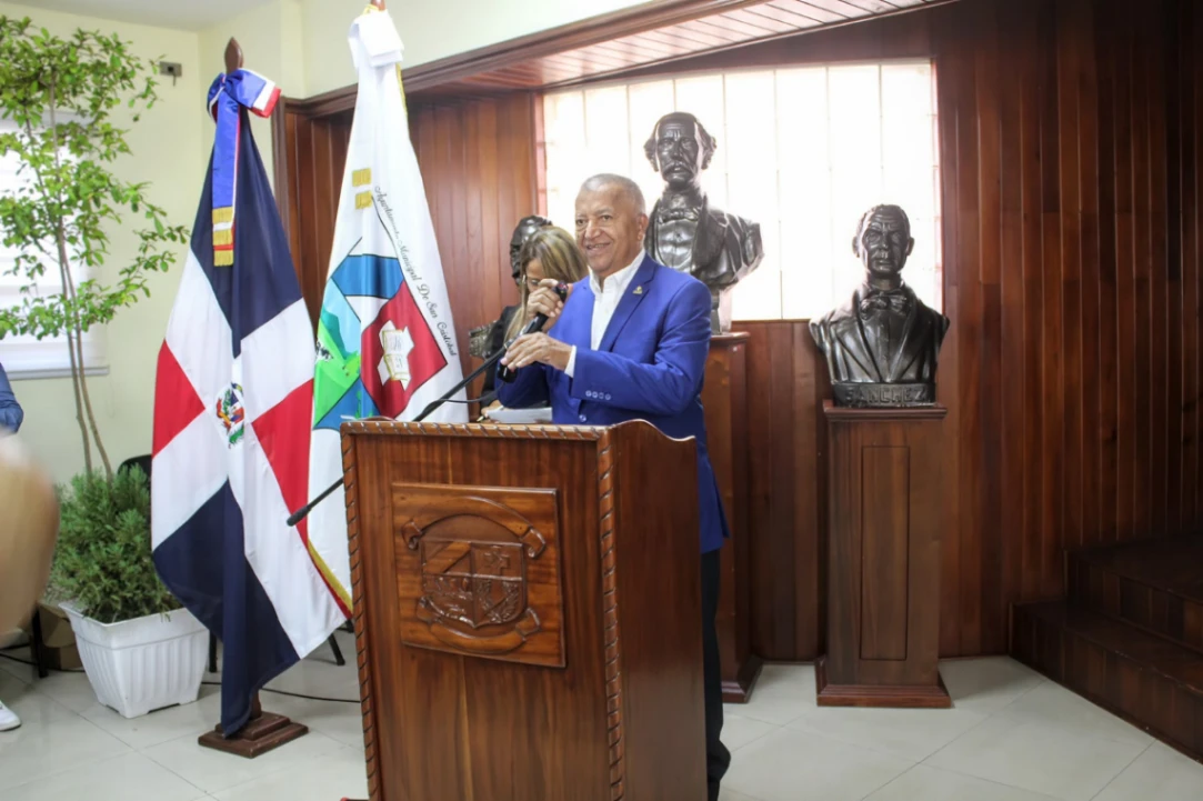 Nelson de la Rosa reafirma su compromiso con la transparencia institucional ante las presiones contra el cabildo de San Cristóbal
