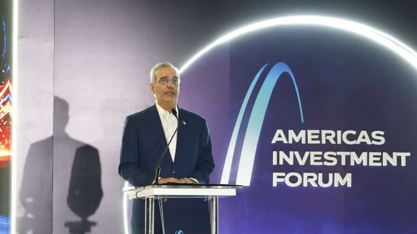 Abinader inaugura cumbre internacional de inversión con llamado a convertir la incertidumbre global en capital