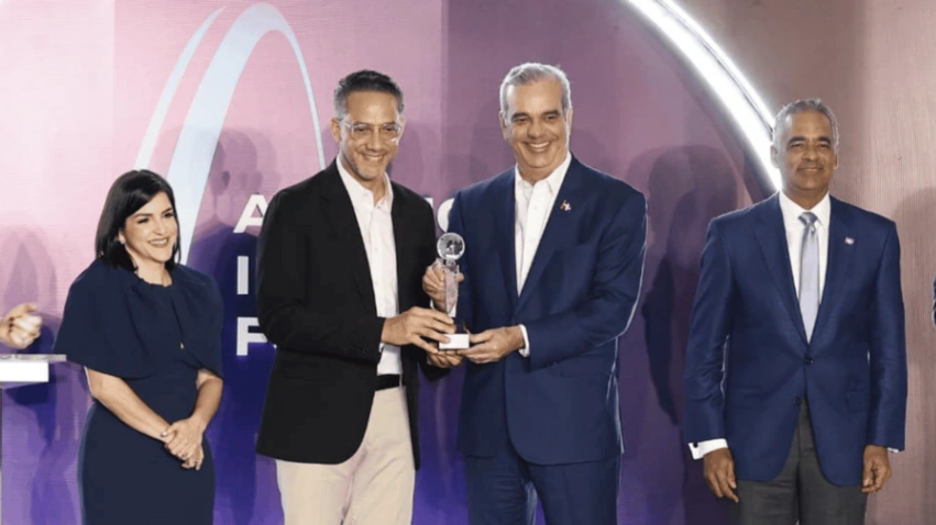 El Gobierno reconoce la trayectoria de Grupo Rensa Solar por su empuje a la transición energética dominicana