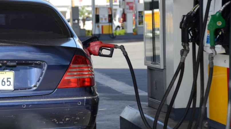 Gasolineras mantendrán cobros con tarjeta tras mediación del Gobierno por altos costos operativos