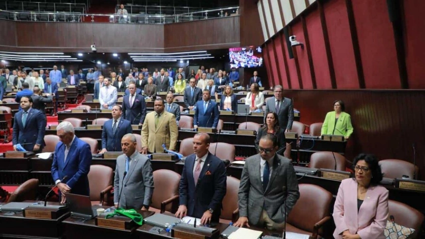 Congreso frena aplicación del Código Penal y revisa de urgencia blindaje a la prensa y médicos