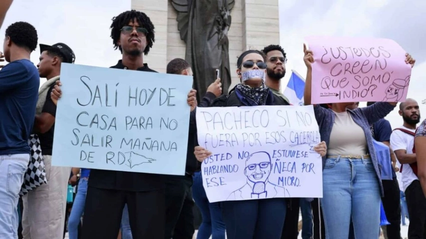 Ciudadanos toman la Plaza de la Bandera en rechazo al nuevo Código Penal y al alto costo de la vida