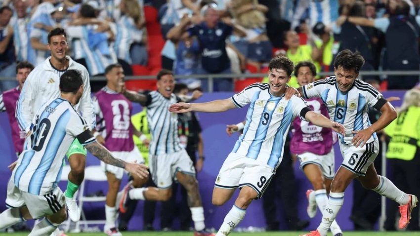 Argentina se gana las semifinales ante Inglaterra con otro calvario
