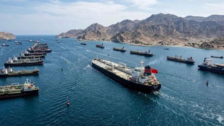 Un muerto y ocho heridos tras impacto de proyectiles contra dos buques comerciales de Emiratos Árabes