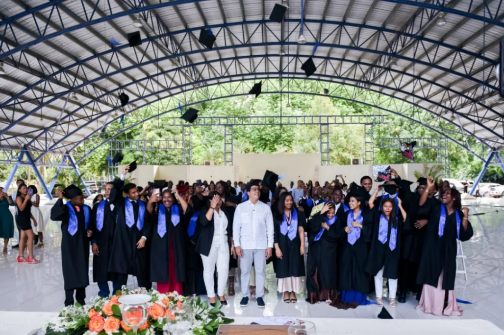 CAASD gradúa a 24 nuevos bachilleres técnicos orientados al sector ambiental y gestión del agua