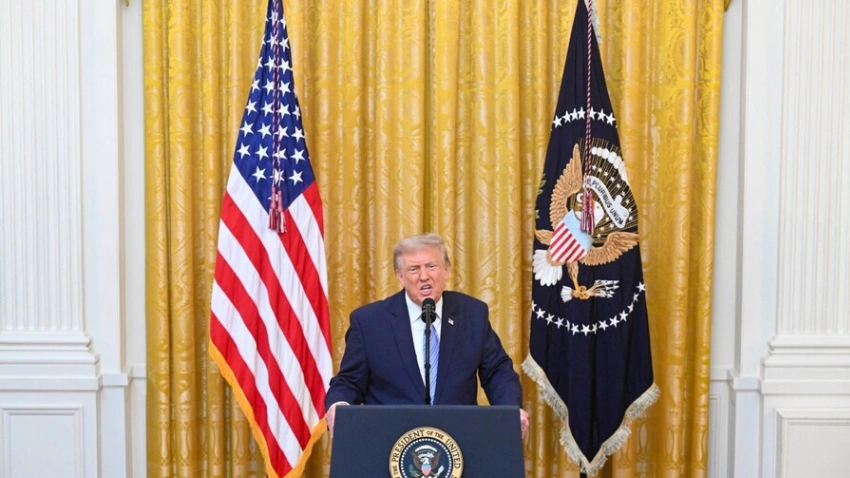 Trump decreta un gravamen del 50 % a Canadá y endurece el cerco sobre el comercio bilateral