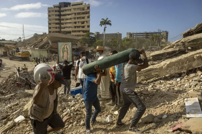 Venezuela convoca a familias para identificar los cuerpos de 38 niños tras el terremoto en La Guaira