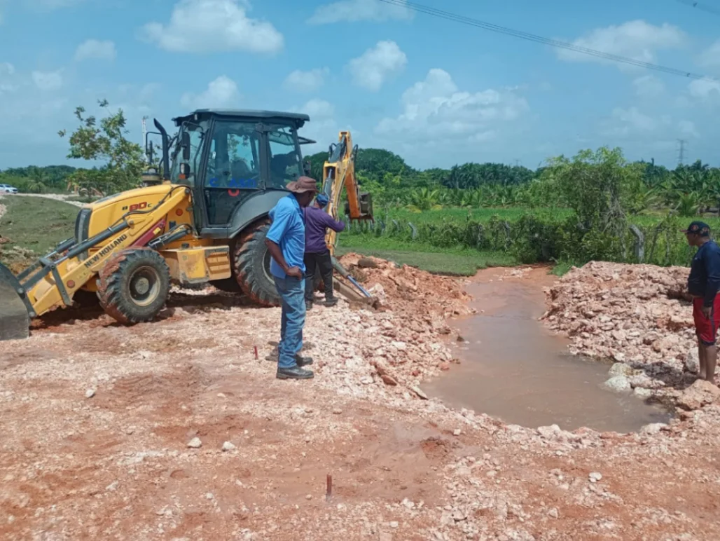 Avería en línea de 48 pulgadas afecta temporalmente el suministro de agua en sectores de Santo Domingo Este