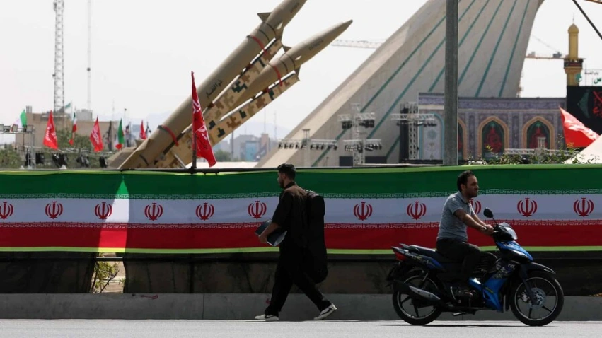 EE. UU. pausa sus bombardeos a Irán mientras Teherán promete no detenerse hasta la "rendición total" de Washington