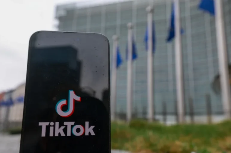 Bruselas amenaza a TikTok con una multa de hasta 6% de su facturación por fallas en la protección infantil