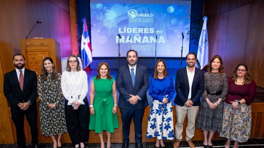 Unibe y la Fundación Hazoury entregan 16 becas completas en la vigésima edición de "Líderes del Mañana"