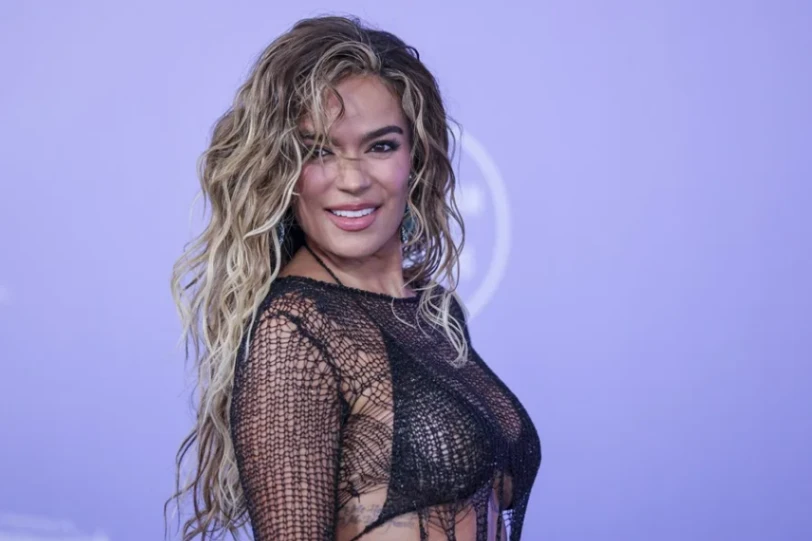 Karol G sorprende a sus fans con nuevo álbum, 'No me arrepiento de sentir tanto', para el 7 de agosto