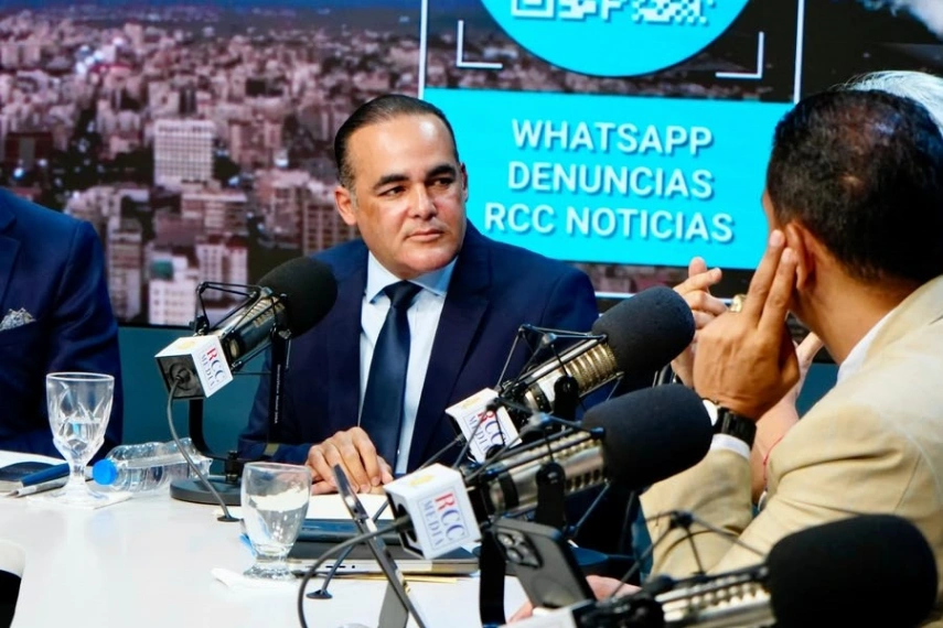 Robert de la Cruz defiende la legalidad de la consulta del PLD, en medio de la disputa con la JCE