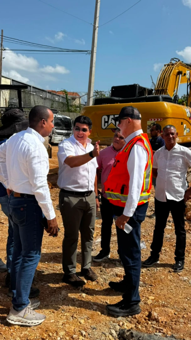 Fellito Suberví reporta buen ritmo en las obras de Caoba Park y el saneamiento de Guajimía
