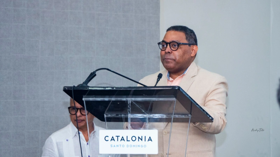 Fausto Polanco asume la presidencia de ADOPAE con una agenda centrada en innovación y capacitación