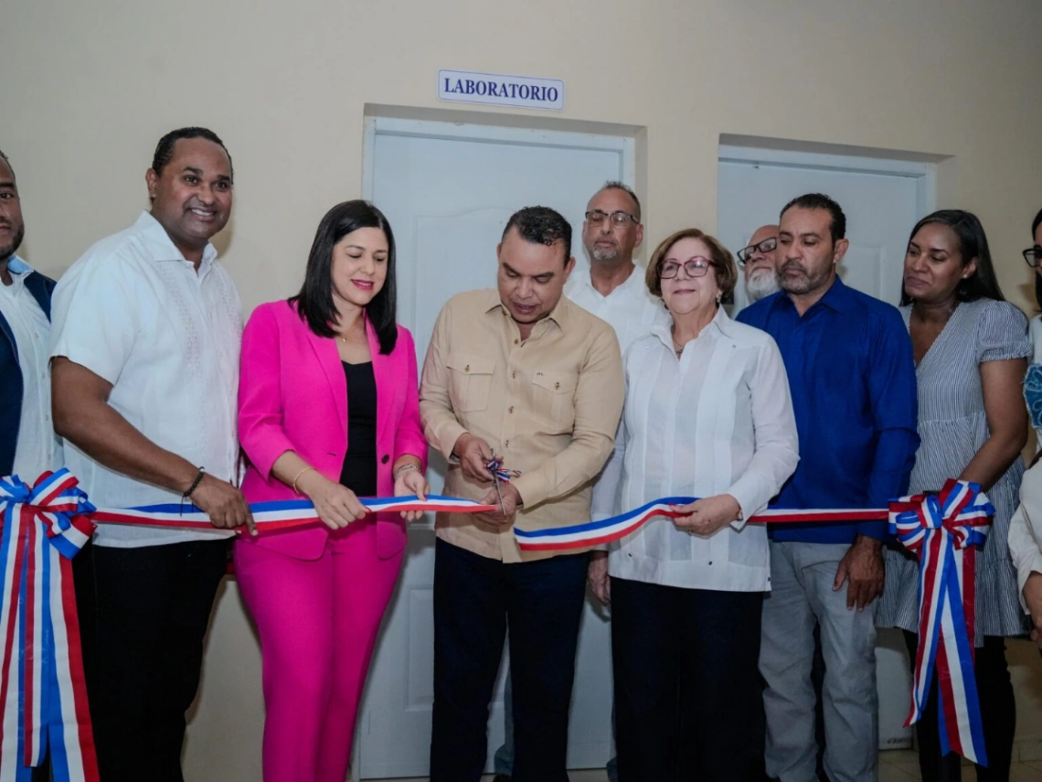 El SNS pone en funcionamiento nuevos laboratorios clínicos en Monte Llano y Aguayo