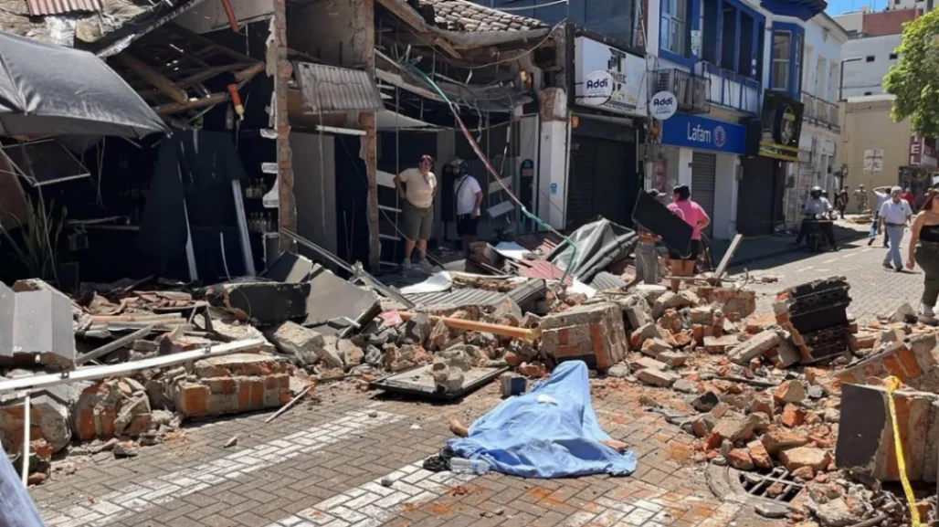 Terremoto en Colombia eleva su saldo a 111 muertos y el Gobierno declara emergencia nacional