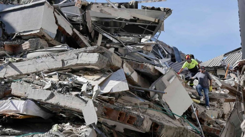 Rescatan con vida a mujer que pasó 36 horas bajo escombros en Pereira, en medio de la carrera contra el tiempo en Colombia