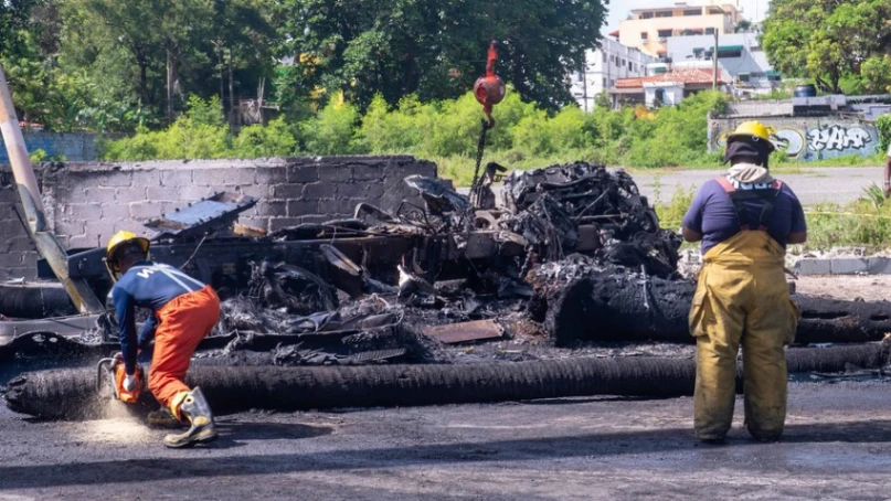Dos muertos deja el choque y explosión de un tanquero con 10 mil galones de combustible en la George Washington