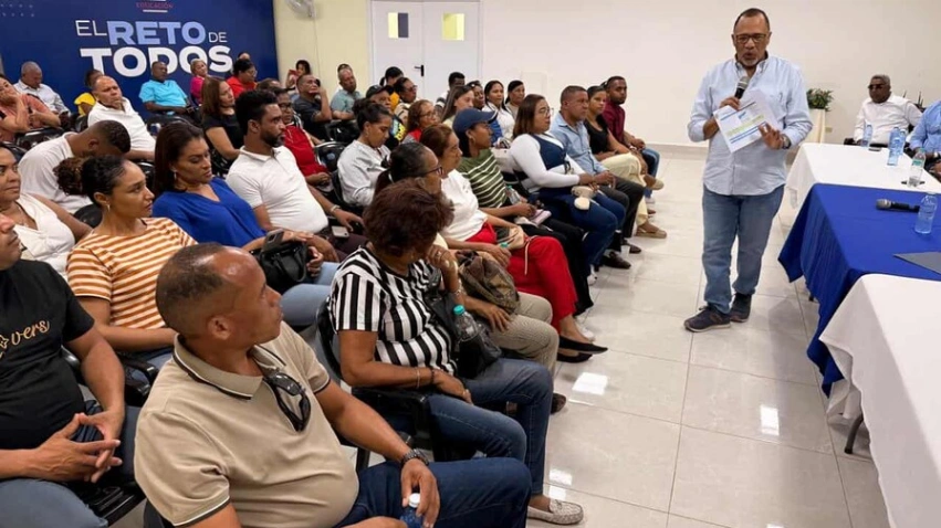 Corriente Magisterial "Peña Gómez" llama a los maestros a iniciar el año escolar y rechaza parar la docencia
