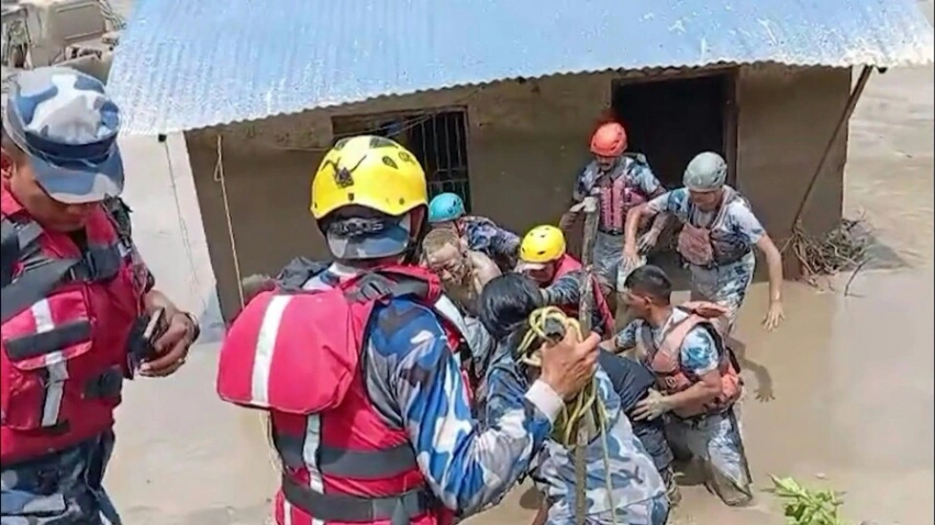 Riada en el Himalaya deja 365 muertos y más de 1,200 desaparecidos entre Nepal y Tíbet