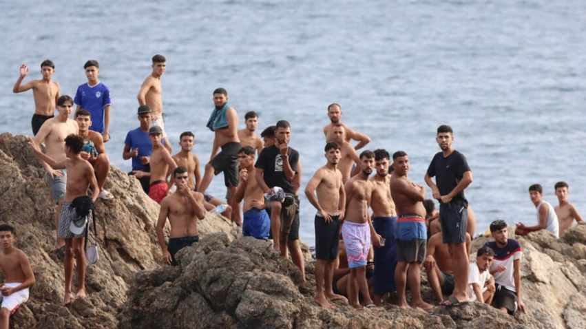 Casi la mitad de los 1,500 menores migrantes acogidos en Ceuta son niñas, según el Gobierno español