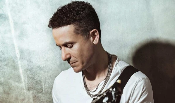 Fonseca presenta “Antes que el tiempo se vaya”, un álbum marcado por la reflexión y la vida
