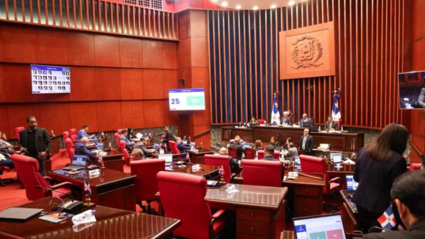 Senado vuelve a intentar eliminar exoneraciones de vehículos para legisladores