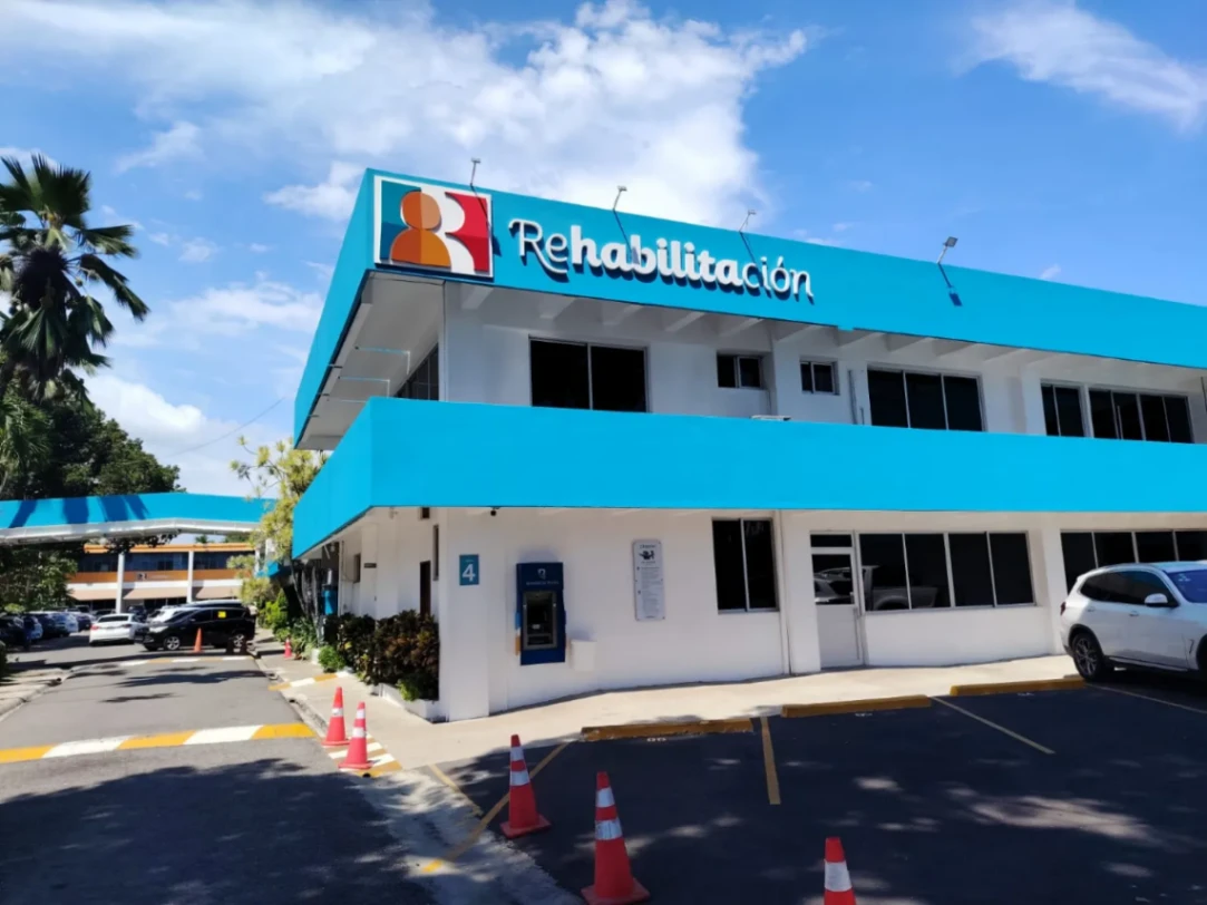 Rehabilitación responde a denuncias de aumentos de hasta 300 % y asegura que el 90 % de sus pacientes no verá cambios