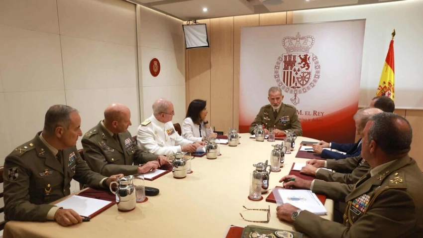 Felipe VI se reúne con la cúpula militar española para evaluar la defensa de Ceuta