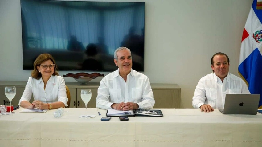 Abinader anuncia más de RD$10,700 millones en agua y salud para Santiago