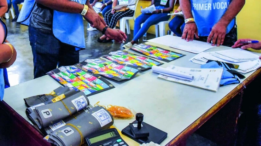 33 partidos minoritarios defienden ante el TSE su personería jurídica