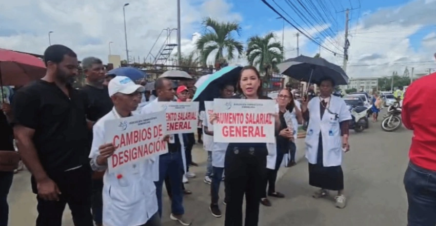 Farmacéuticos de Promese/Cal vuelven a las calles: piden salarios sobre RD$50,000 y denuncian represalias