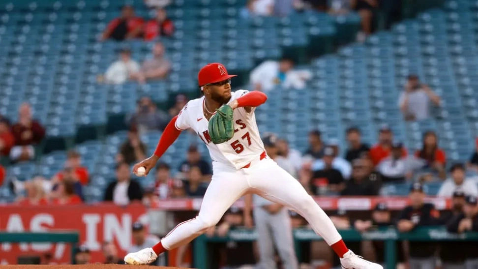 El dominicano Walbert Ureña se acerca a una marca de Dwight Gooden con su dominio ante los Twins