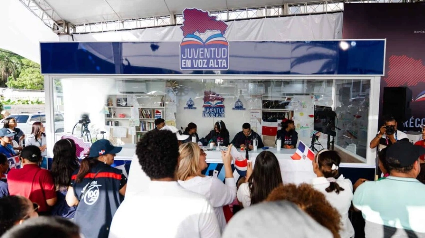 Jóvenes dominicanos superan el récord Guinness de Nigeria en maratón de lectura en voz alta