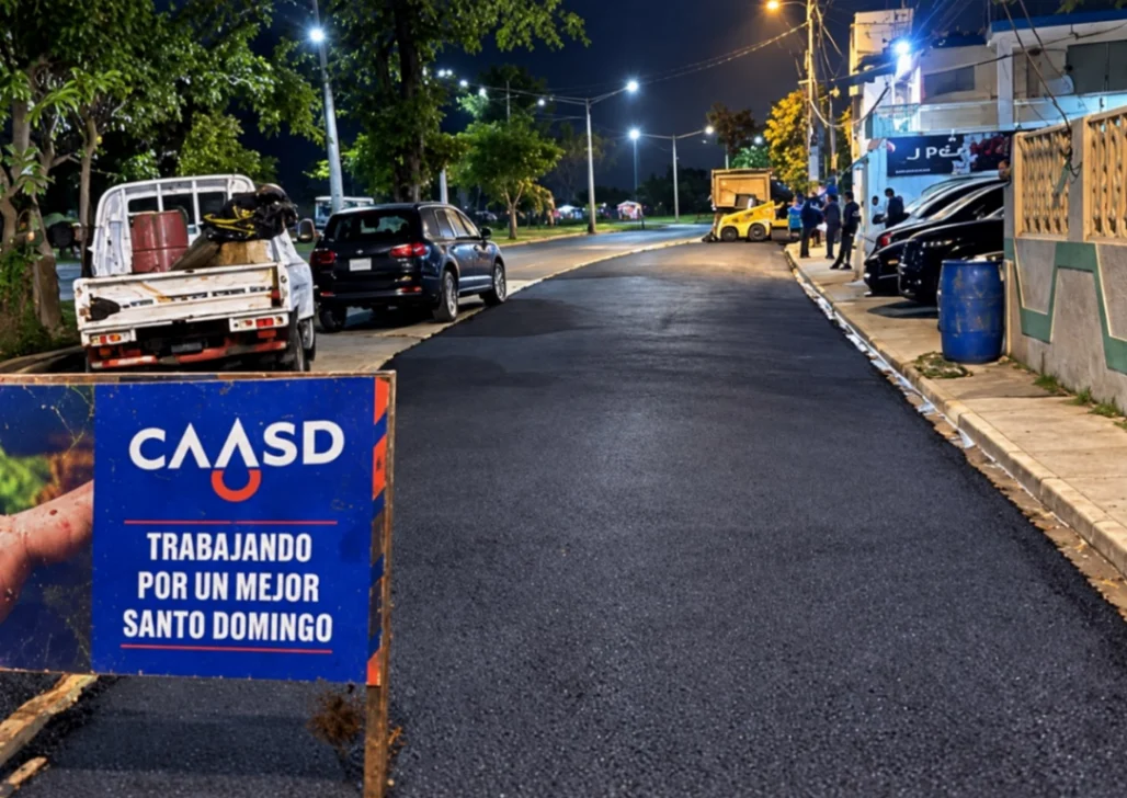 CAASD asfalta más de 12,500 metros cuadrados de calles tras reparaciones en redes de agua en el Gran Santo Domingo